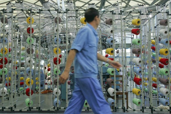炒股配资官网查询 香港法定最低工资升至每小时42.1港元